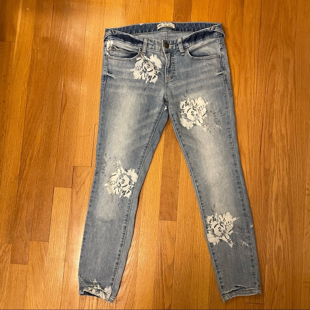 Free People Floral Crop blue Jeans size 28 denim